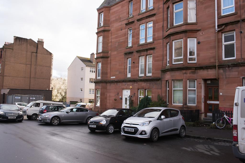 Premier - Crathie View Apartment Glasgow Bagian luar foto