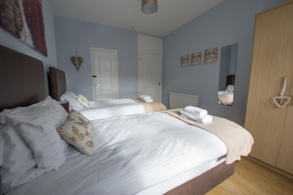 Premier - Crathie View Apartment Glasgow Bagian luar foto